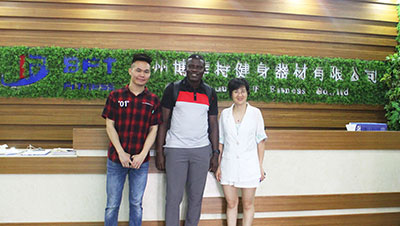 加纳老客户再次采购向日葵污APP健身器材
